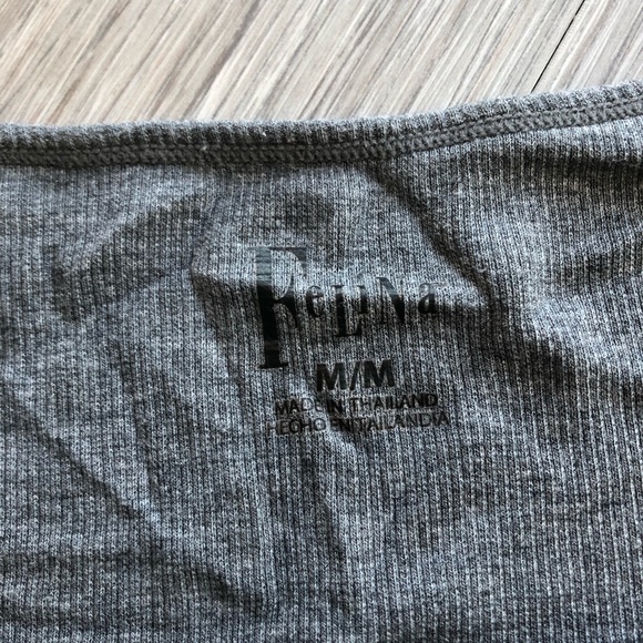 🆓 GRAY LONG SLEEVE THERMAL TEE - Picture 3 of 3